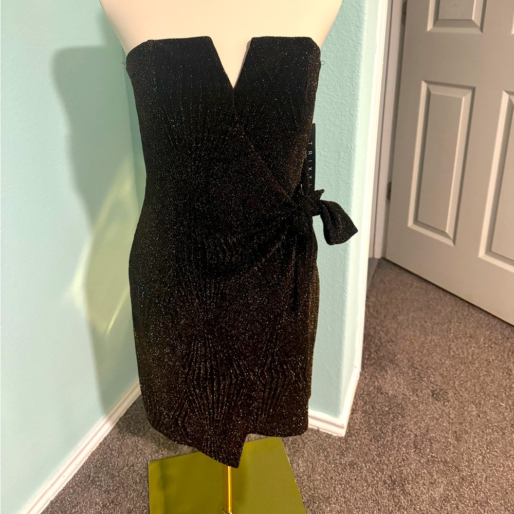 Large , gold and black dress. Size large but is more like a medium.
